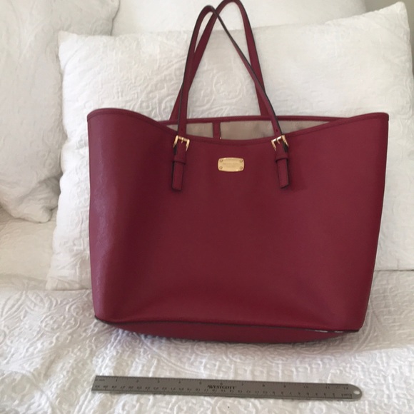 Michael Kors Handbags - Michael Kors Pebbled Leather Tote.
